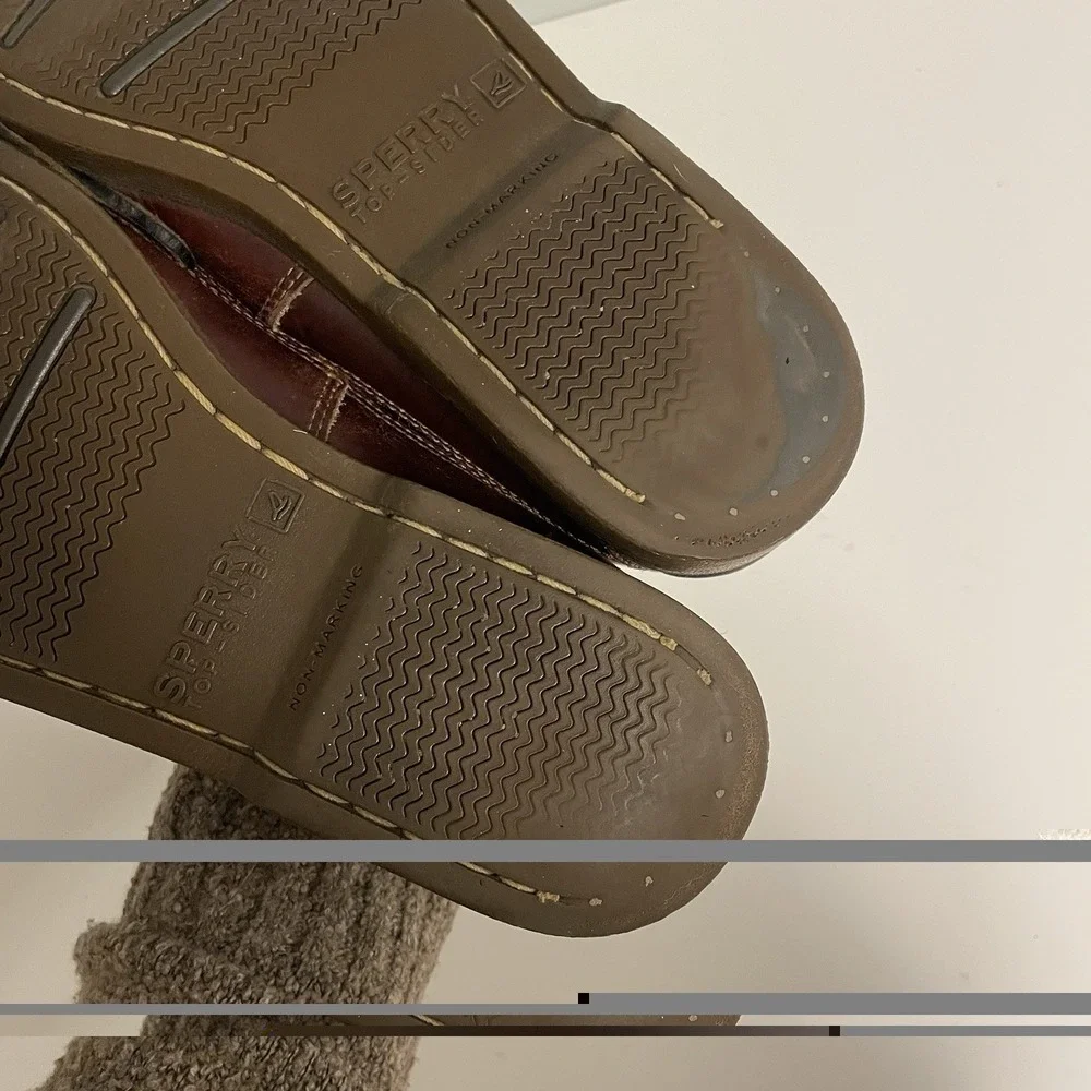 Sperry provides pair leather